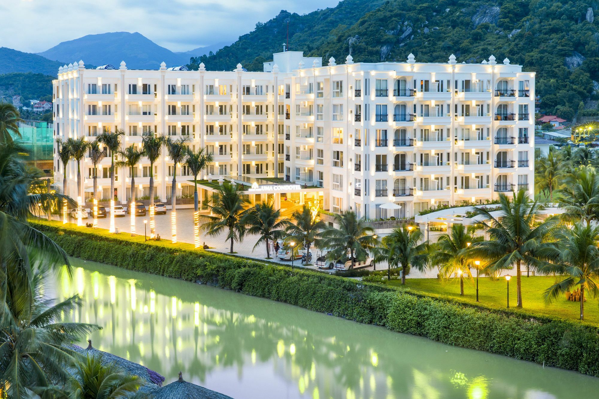 Cham Oasis Nha Trang Resort Condotel Екстериор снимка